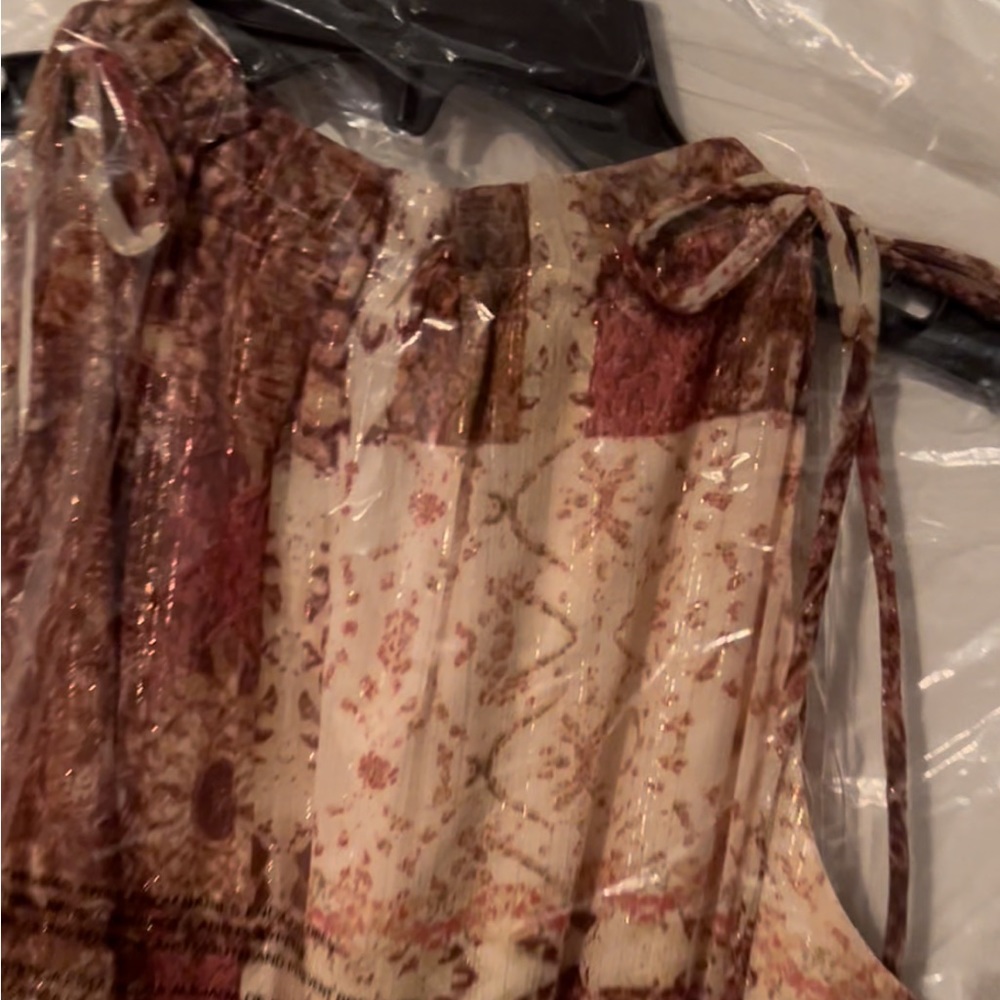 TAYLOR Printed Maxi Halter Dress - Picture 9 of 12
